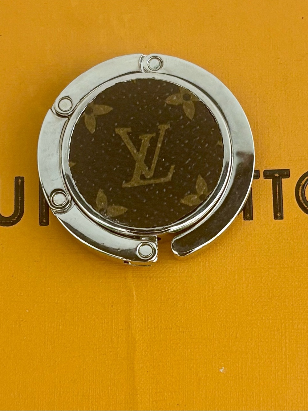 Louis Vuitton Glossy Purse Hanger, Bag Hook, Purse Holder Silver Tone
